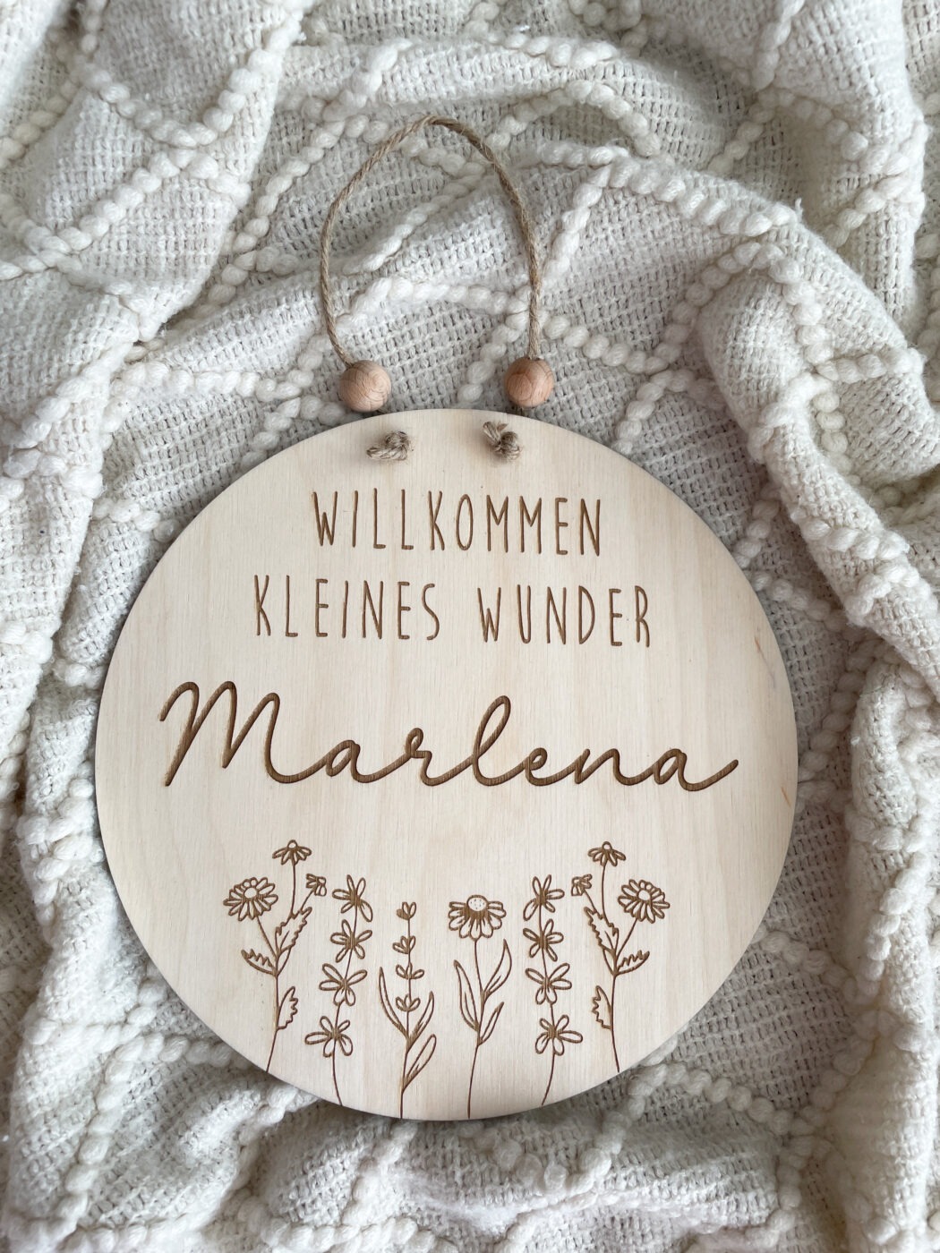 Personalisiertes Holzschild zur Geburt "Blumenwiese"